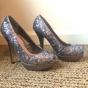Olsenboye Pewter Sequin Platform Heels SZ 7.5